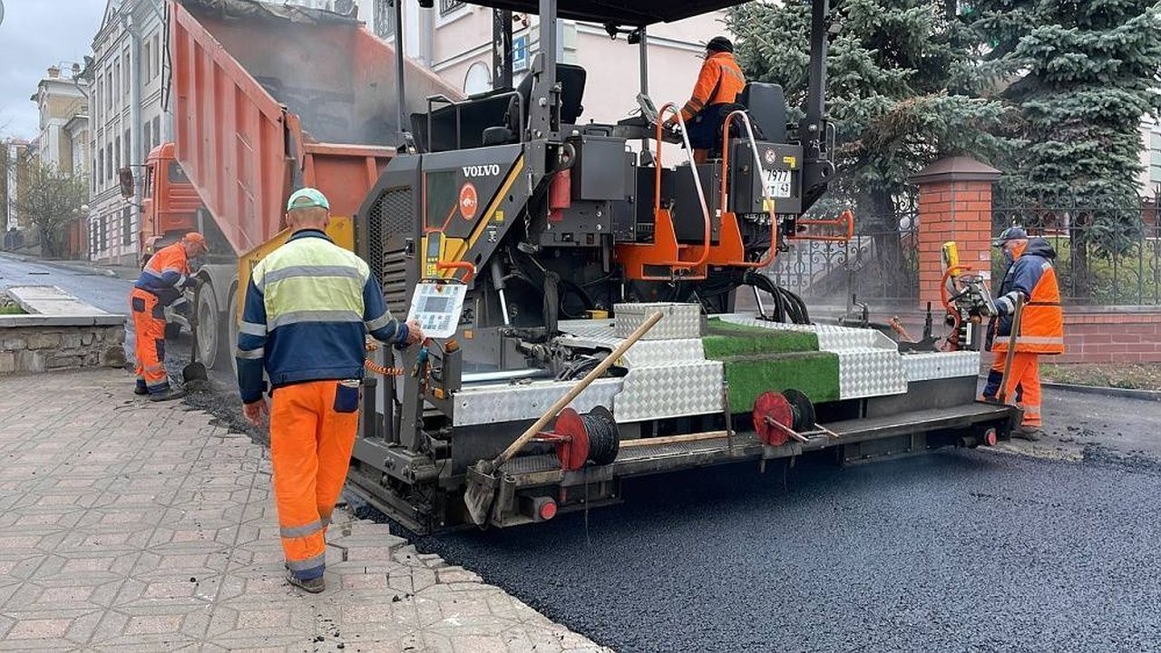 Главная картинка новости: Улица Труда в Кирове готовится к окончанию ремонта