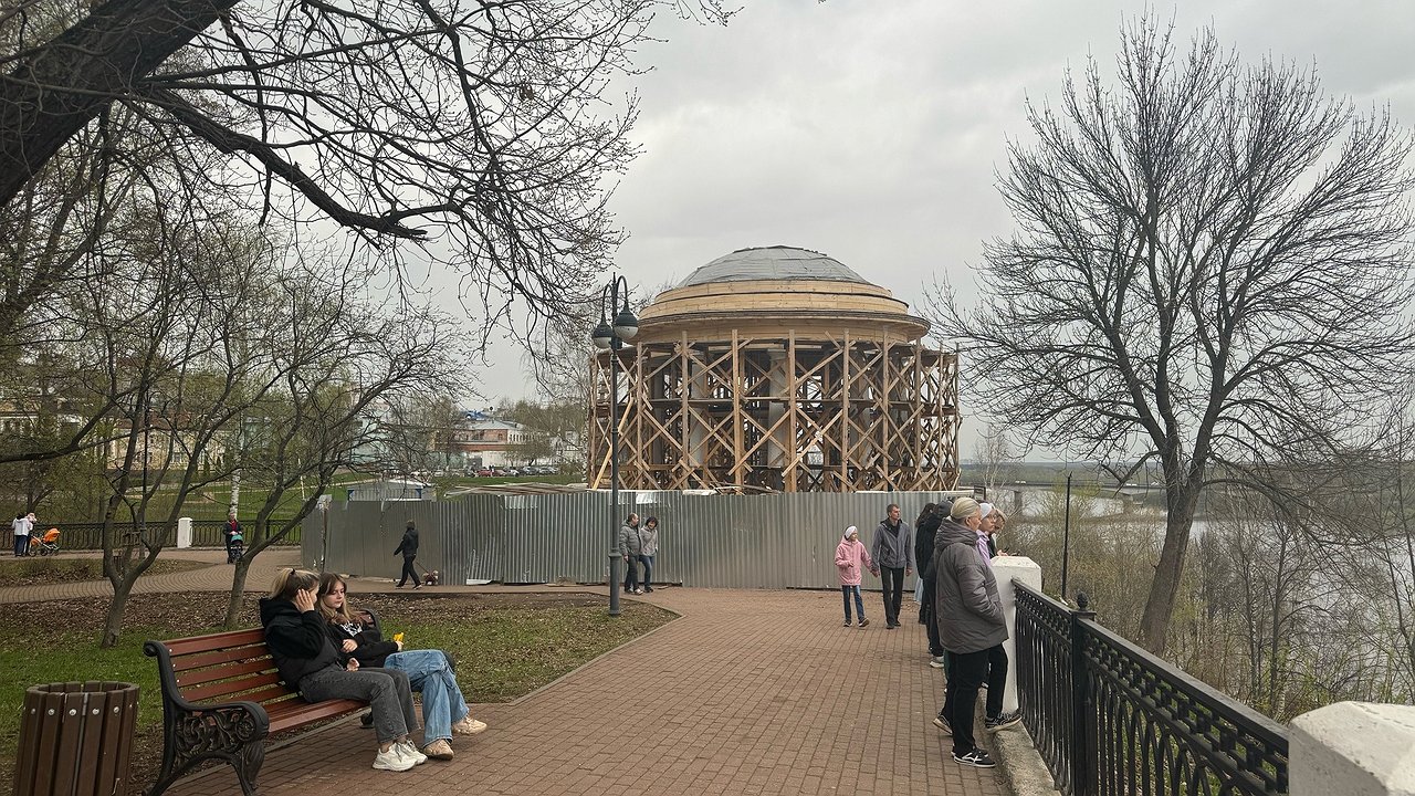 Главная картинка новости: Ротонды в Александровском саду не успевают отреставрировать к намеченному сроку