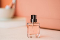 Как надолго сохранить аромат парфюма — гениальный и простой трюк
