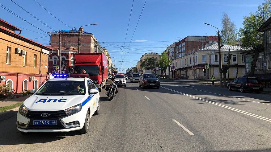 В Кирове на Ленина мотоциклист сбил девочку