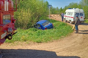 После ДТП с Renault Logan в Афанасьевском районе двух человек госпитализировали