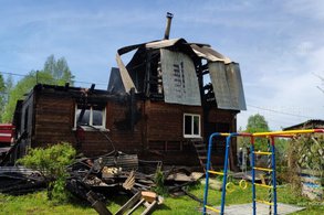 В Кировской области после удара молнии сгорел жилой дом