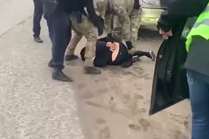 В Кирове бойцы отряда "Гром" задержали наркокурьера с 5 килограммами различных наркотиков