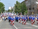 15 тысяч участников и массовое исполнение гимна: фоторепортаж с торжественного шествия в День города Кирова