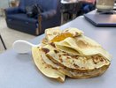 Мега тесто на блины: подают со сгущенкой и вареньем – на летний стол