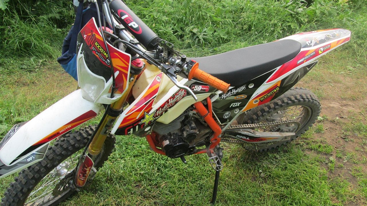 Главная картинка новости: В Слободском районе 13-летний мотоциклист врезался в иномарку