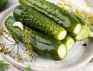 Готовим потрясающие малосольные огурцы всего за сутки по простому рецепту