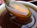 Разбавляют мед и делают деньги: как недобросовестные производители продают подделку
