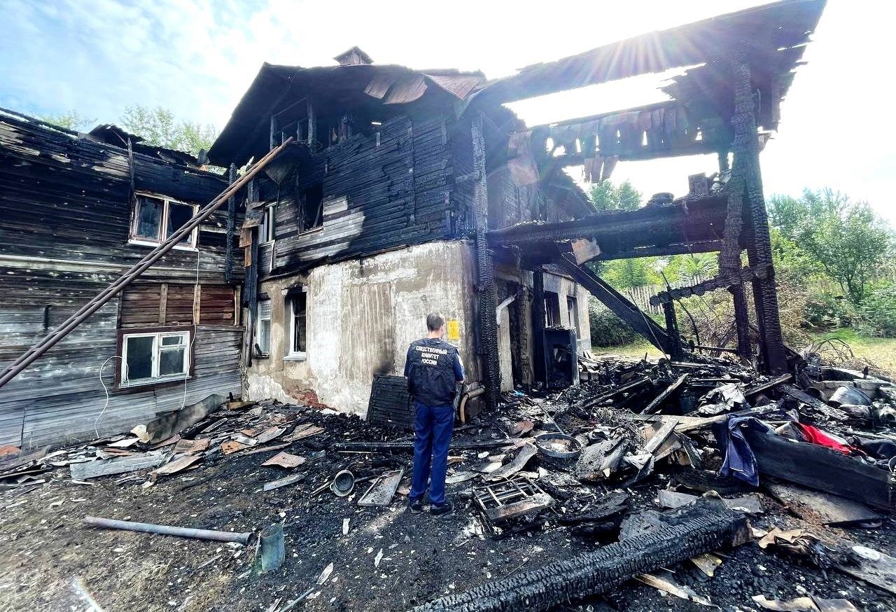 Следователи назвали возможную причину пожара в Слободском, где погибла женщина