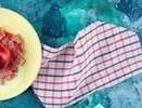 Вечером окунаю кухонные полотенца и прихватки в это средство — утром достаю полностью чистыми