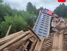 В Афанасьевском районе мост через реку сломался под грузовиком