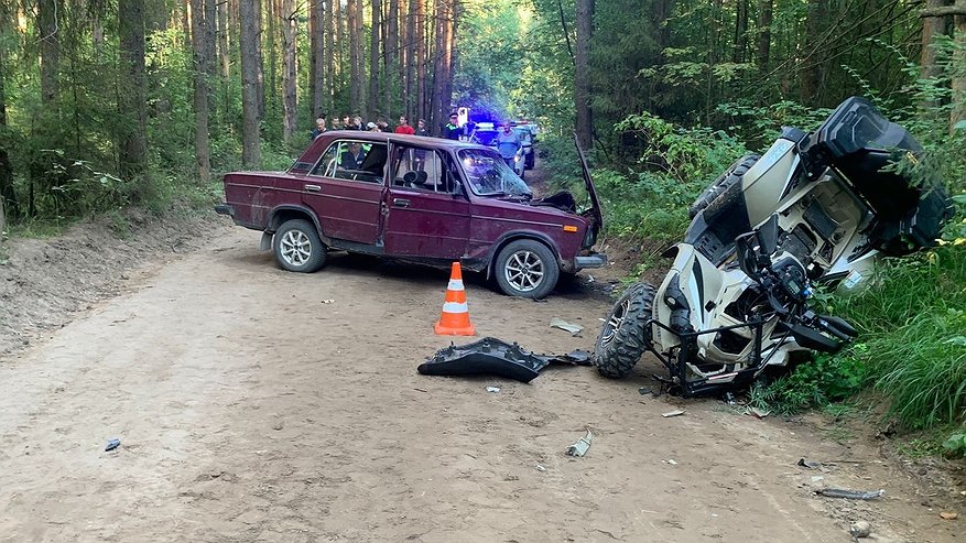 В Кирове двое детей на квадроцикле врезались в "Ладу"