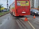 В Кирове у "Европейских улочек" иномарка столкнулась с городским автобусом: три человека пострадали