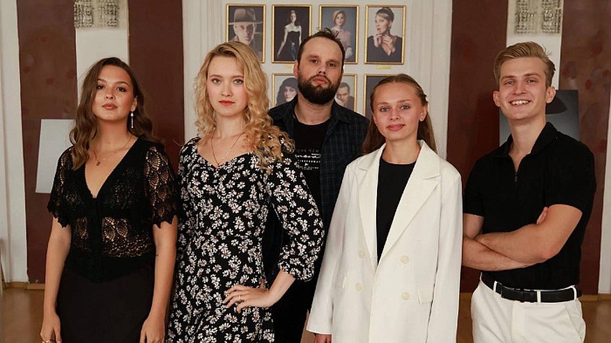 Главная картинка новости: Кировский драмтеатр принял новых актеров