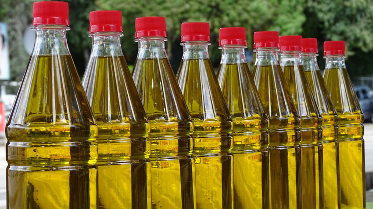 Главная картинка новости: Это масло берите без сомнений: в Роскачестве озвучили лучшие марки подсолнечного масла