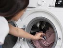 Всю жизнь стираем ошибочно: вот что нужно добавить в барабан, будет эффективнее любого отбеливателя