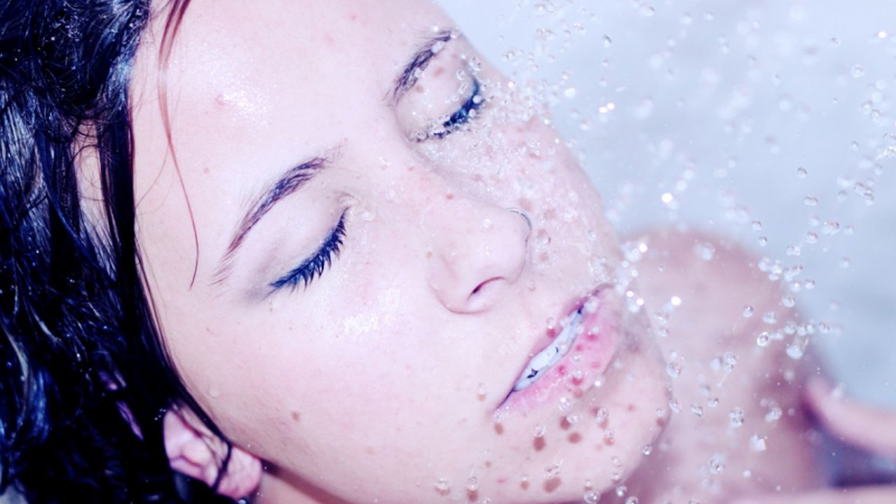 Главная картинка новости: Эта привычка после душа расскажет о низком интеллекте женщины