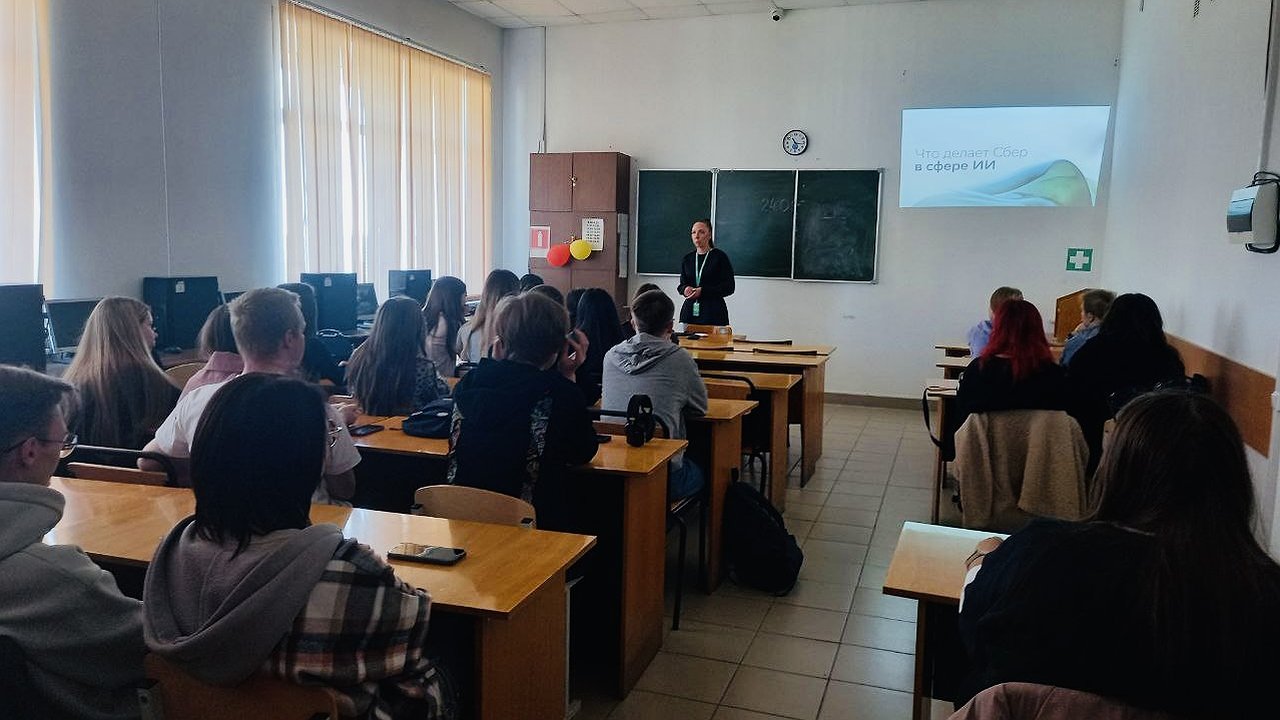Главная картинка новости: Кировские студенты приняли участие в "Марафоне карьерных возможностей" от Сбера