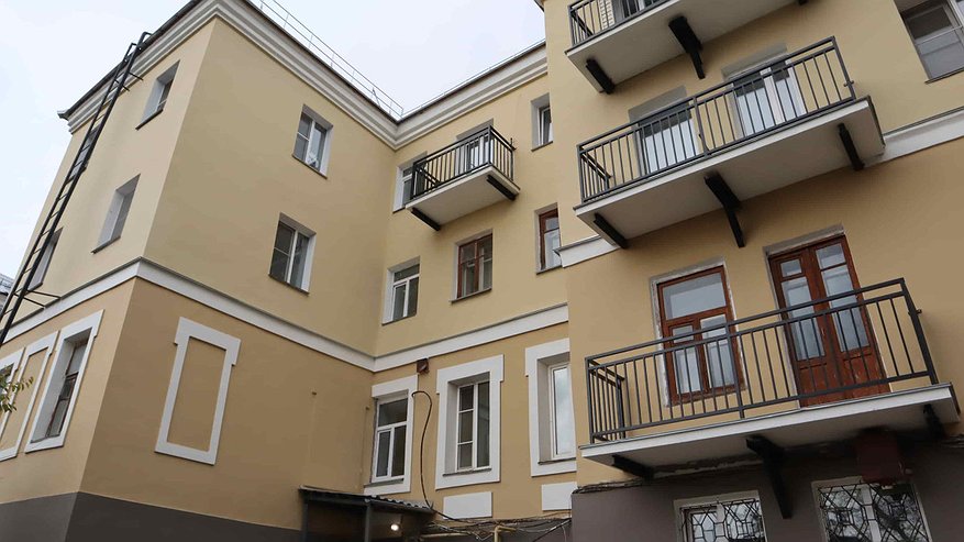 Главная картинка новости: Жильцы многоэтажки в Кирове оценили капремонт словом из трех букв