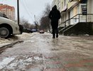 В Кирове начали обрабатывать дороги противогололедным материалом