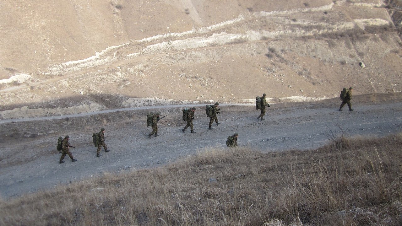 Главная картинка новости: Стало известно о гибели двух солдат из Кировской области