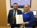 Приемную маму 11 детей наградили почетным знаком администрации Кирова