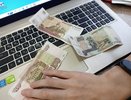 Денежные накопления превратятся в бумажки: новая волна девальвации зимой обесценит сбережения, как в 90-е
