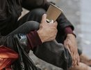 Ученые выяснили: люди с этой утренней привычкой обречены на бедность