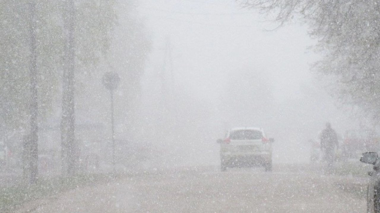 Главная картинка новости: Погода впадет в многоцентровую депрессию: о чем метеорологи-любители предупреждают россиян
