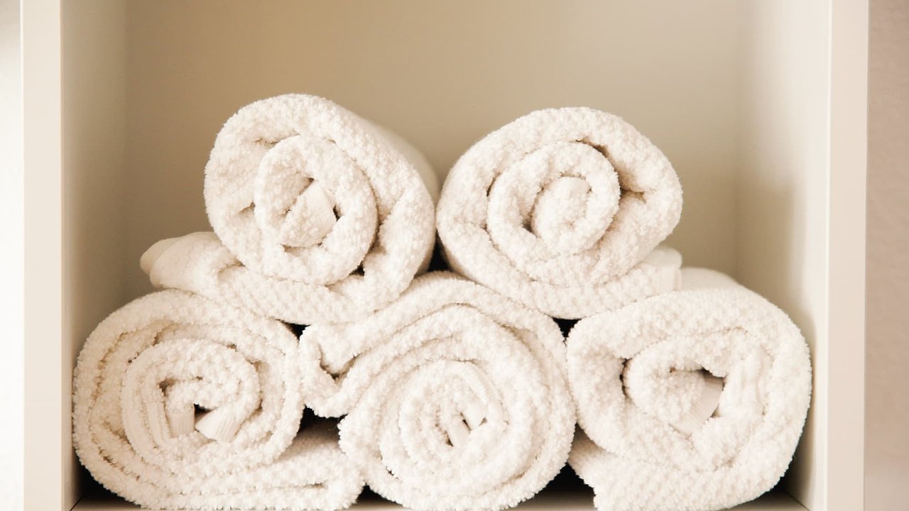Главная картинка новости: Вываривать полотенца больше не нужно: 2 ложки на таз - и они будут как новые