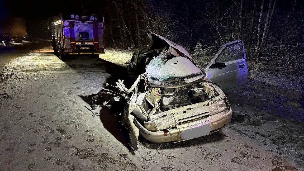 Главная картинка новости: В Котельничском районе произошло серьезное ДТП: один человек погиб и четверо пострадали