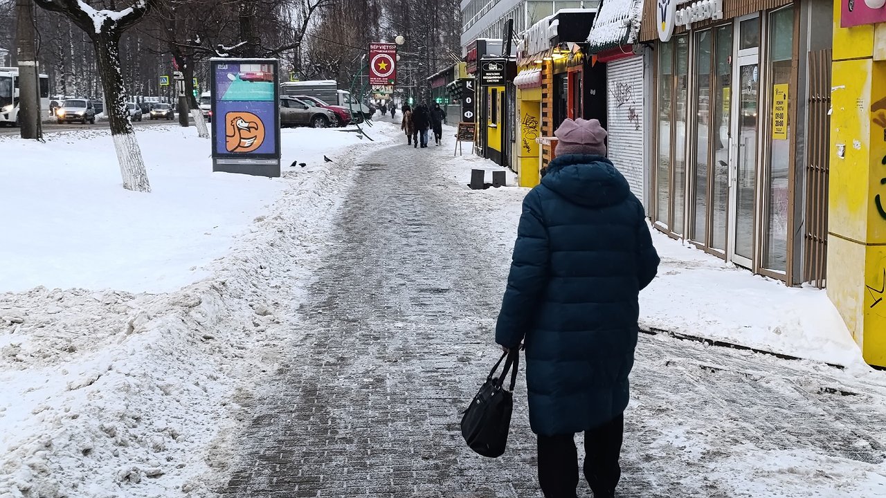 Главная картинка новости: Всем пенсионерам одобрили новогоднюю выплату: на карту к праздникам зачислят по 15 000 рублей