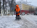 В Кирове за сутки на дороги и тротуары высыпали 100 тонн антигололедных средств