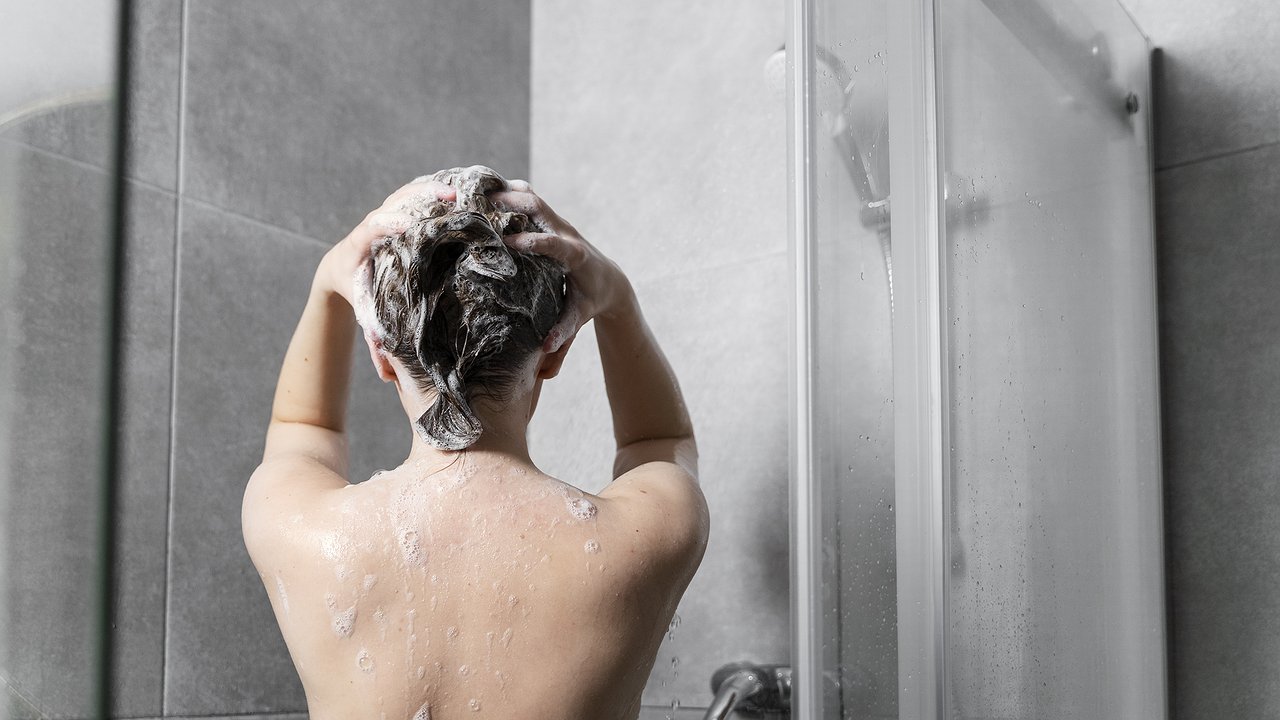 Главная картинка новости: Странная привычка после душа: это явный признак низкого интеллекта человека