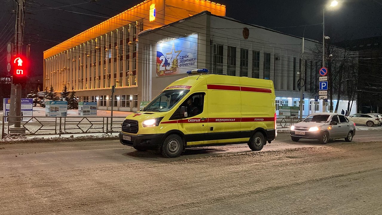 Главная картинка новости: В Кировской области оператор машинного доения упал в обморок и разбил голову на работе