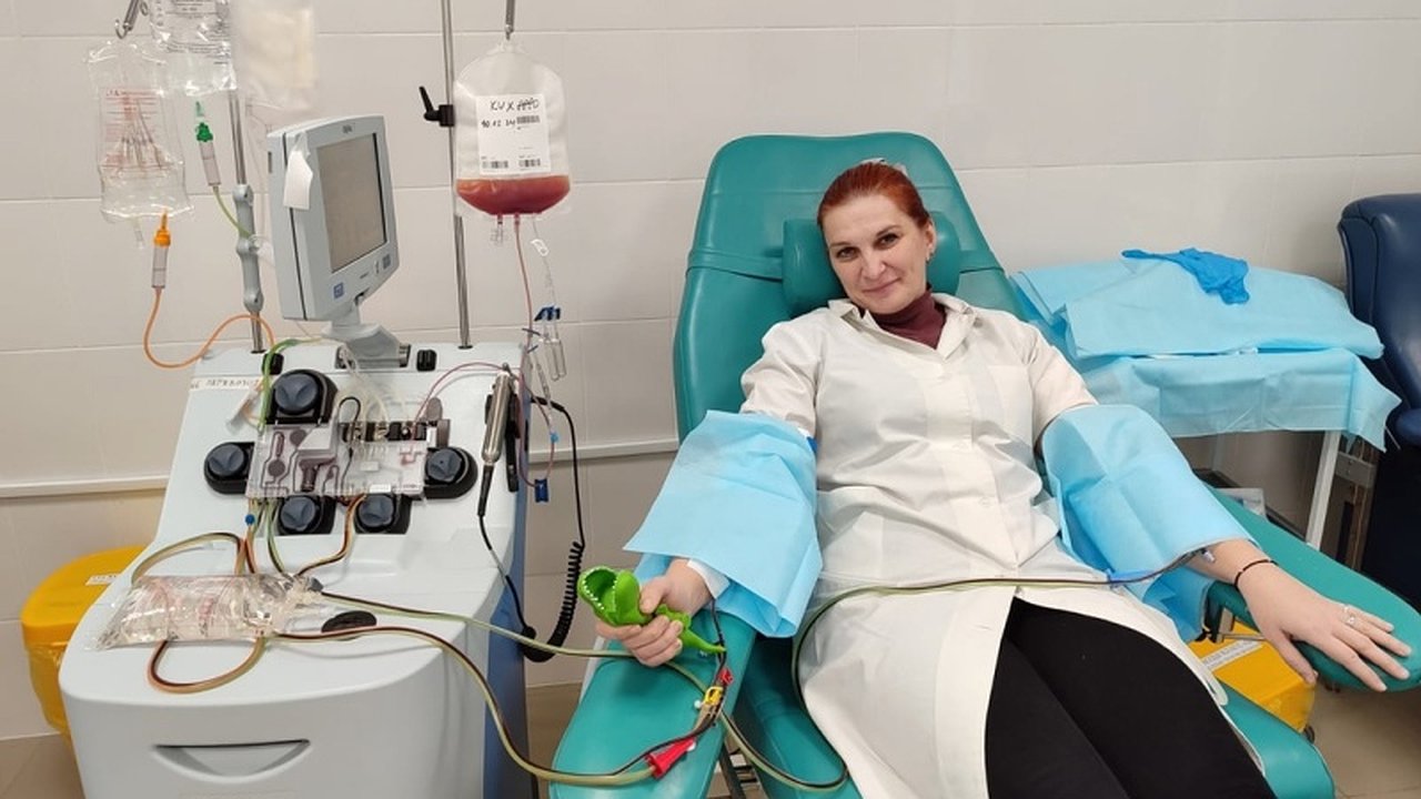 Главная картинка новости: Многодетная мама из Кирова дважды спасла тяжелобольных пациентов