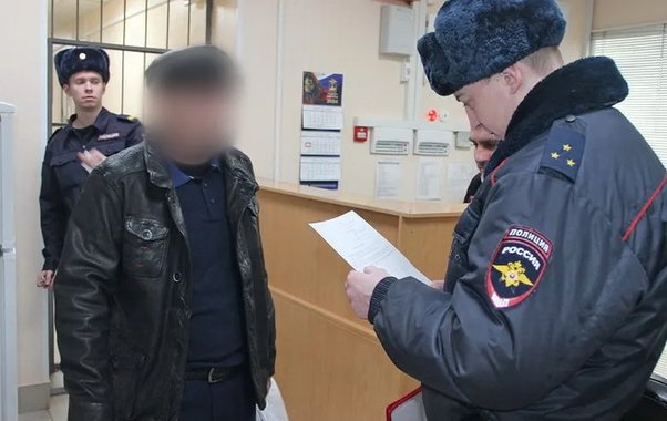 Полицейский получил травмы: Котельничском районе полицейские задержали 18-летнего бесправника