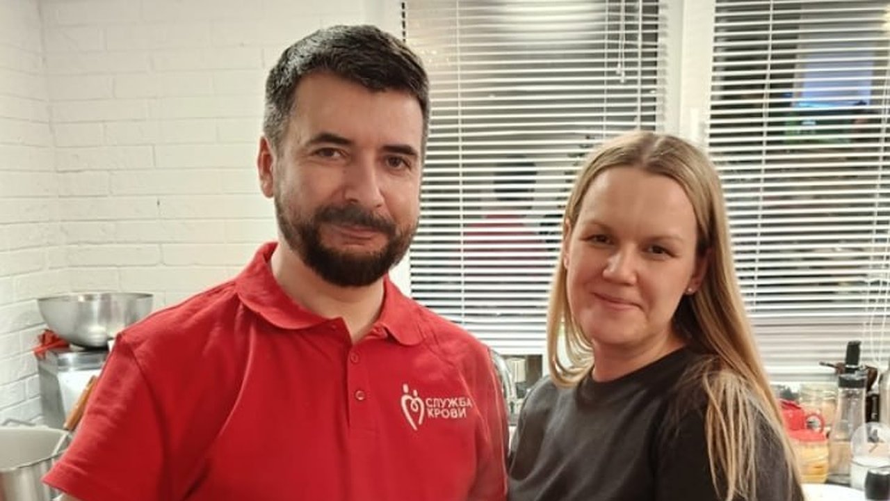 Главная картинка новости: В этом году решили разнообразить: главный эколог Кировской области лепит разноцветные пельмени