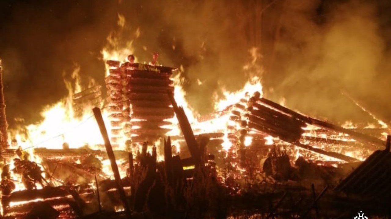 Главная картинка новости: Следком: в гибели пенсионерки при пожаре в Сунском районе причастен ее муж