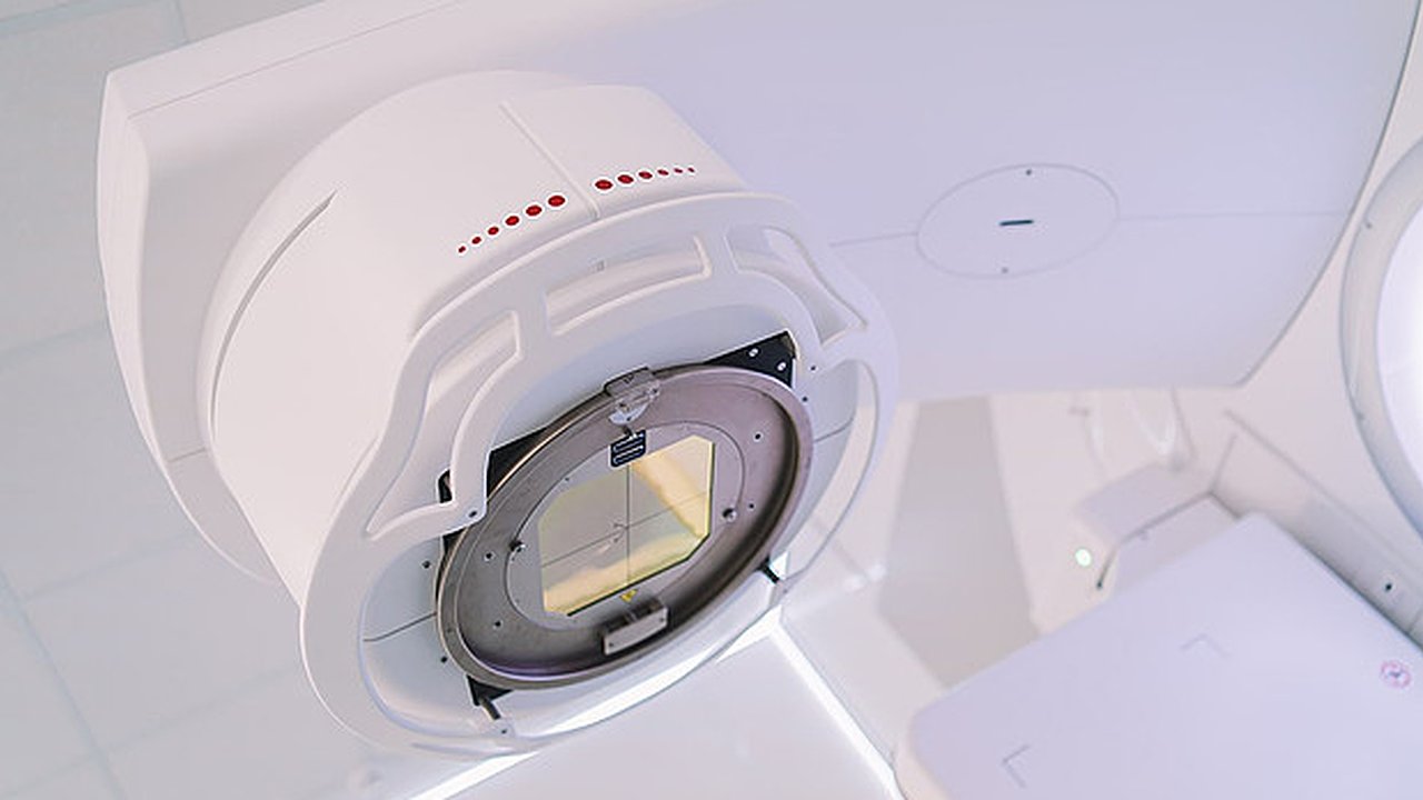 Главная картинка новости: В Кирове внедрили инновационный метод лечения онкологии