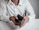Сбер предупредил о росте числа объявлений "раздолжнителей" на треть