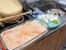 Кладу сковороду в полиэтиленовый пакет, и нагар отлетает мигом — любуюсь отражением