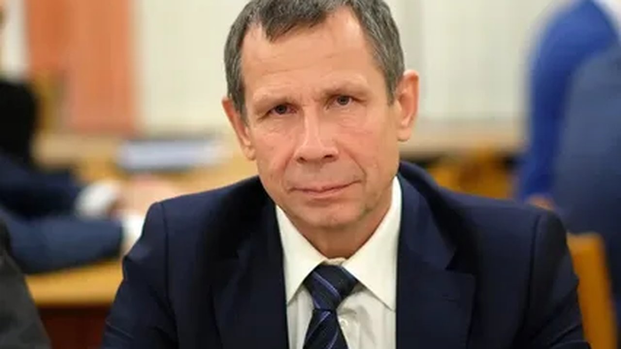 Главная картинка новости: Михаил Сандалов будет курировать работу министерства энергетики и ЖКХ Кировской области