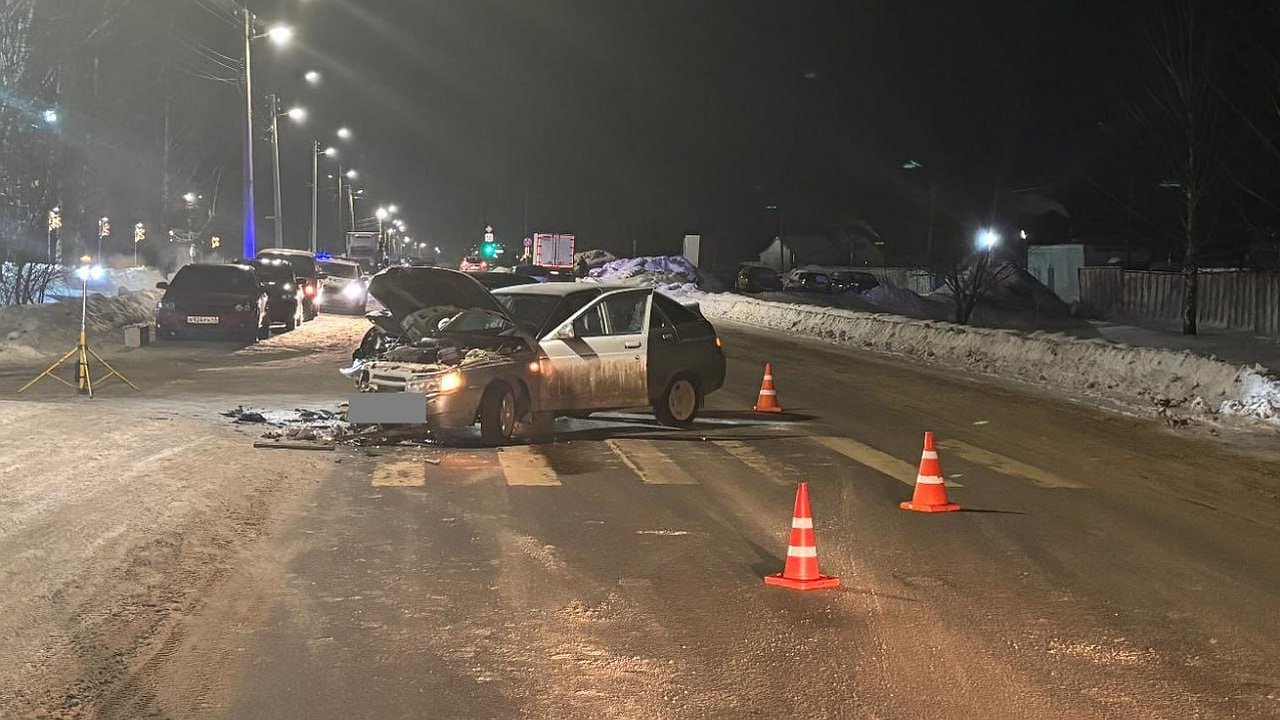 Главная картинка новости: В Кирове на Индустриальной в ДТП пострадала 7-летняя пассажирка