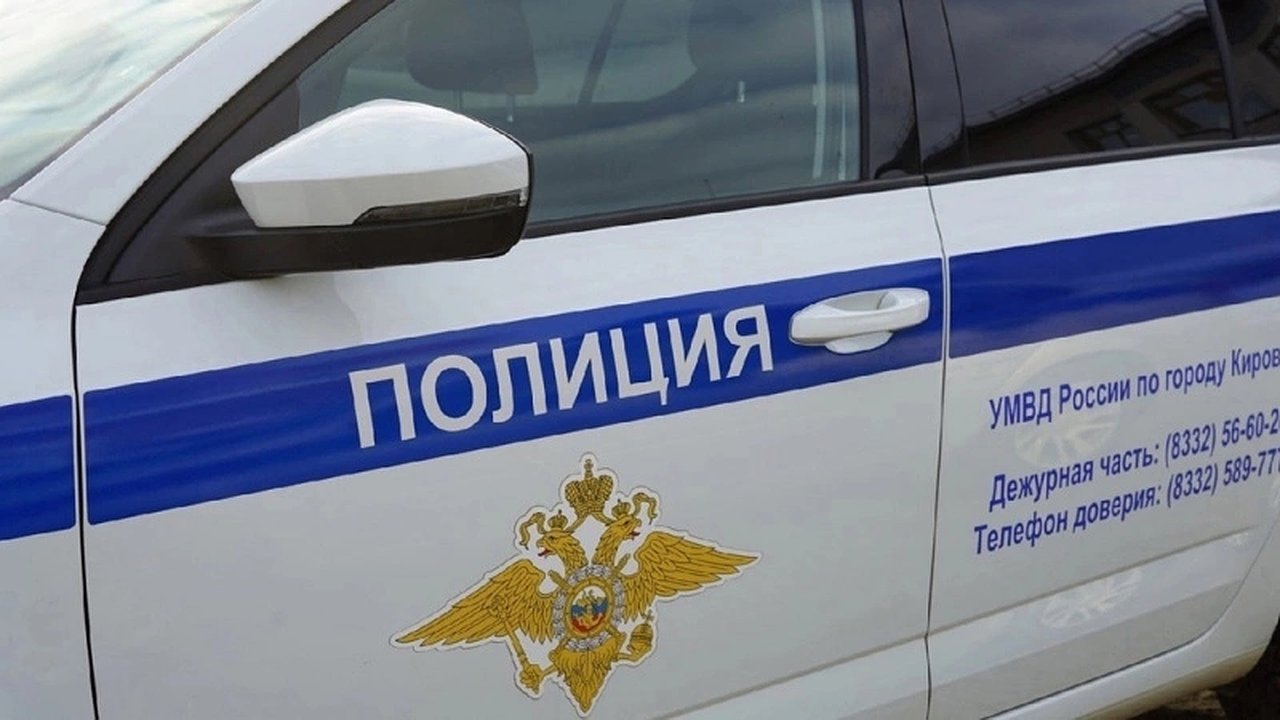 Главная картинка новости: Экс-замглавы информационного центра кировского УМВД повелась на уловки мошенников и лишилась 1,5 миллиона рублей