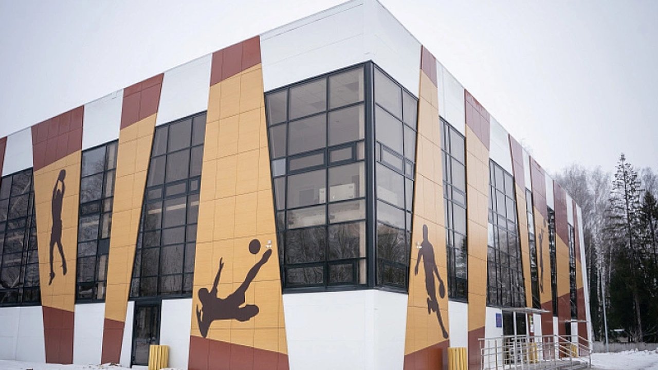 Главная картинка новости: В Нововятском районе открыли новый физкультурно-оздоровительный комплекс