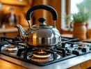Чайник вмиг отчистится от старой накипи: решение проблемы найдется в кожуре одного из овощей