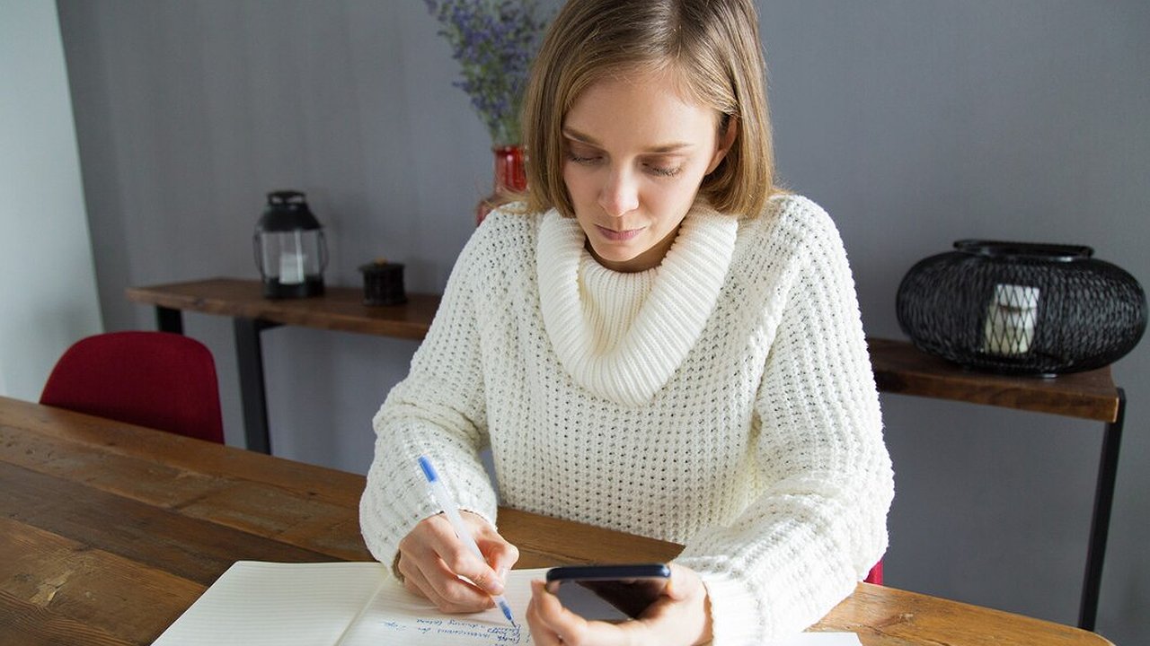 Главная картинка новости: Женщины в два раза активнее делают долгосрочные сбережения