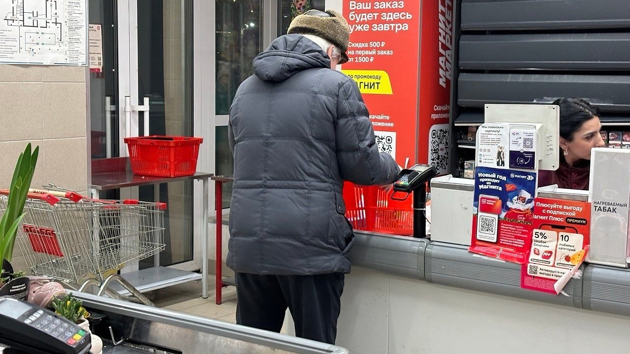 Главная картинка новости: Пенсионеры получили пенсию за март и обомлели