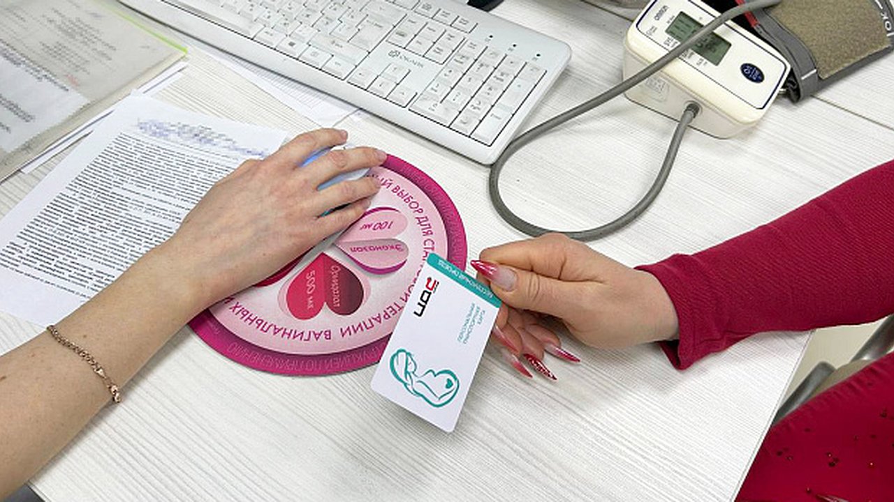 Главная картинка новости: 400 беременных кировчанок получили транспортные карты